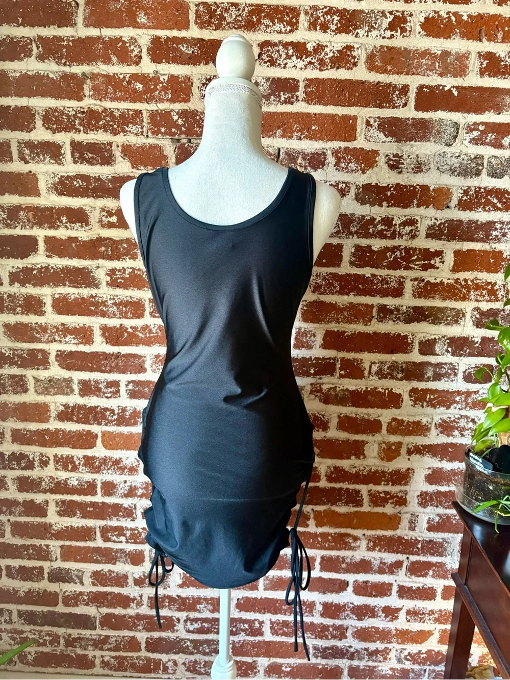 90s/Y2K Vintage little black dress w/cutout